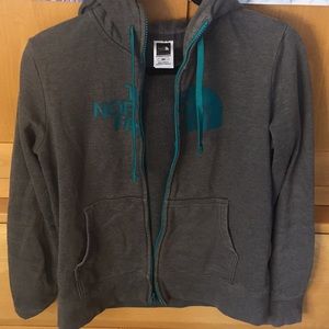 Women’s north face sweatshirt size medium